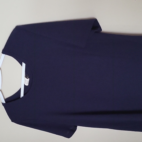 Classic Dark Navy Blue Short Sleeve Top – Stylish & Perfect for Any Occasion - Picture 5 of 5